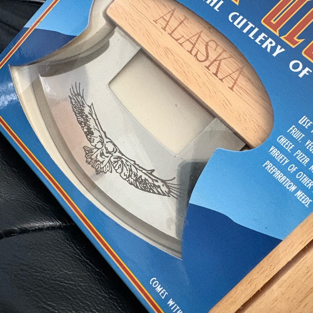 Ulu Knife with Wooden Handle - Picture 2 of 3